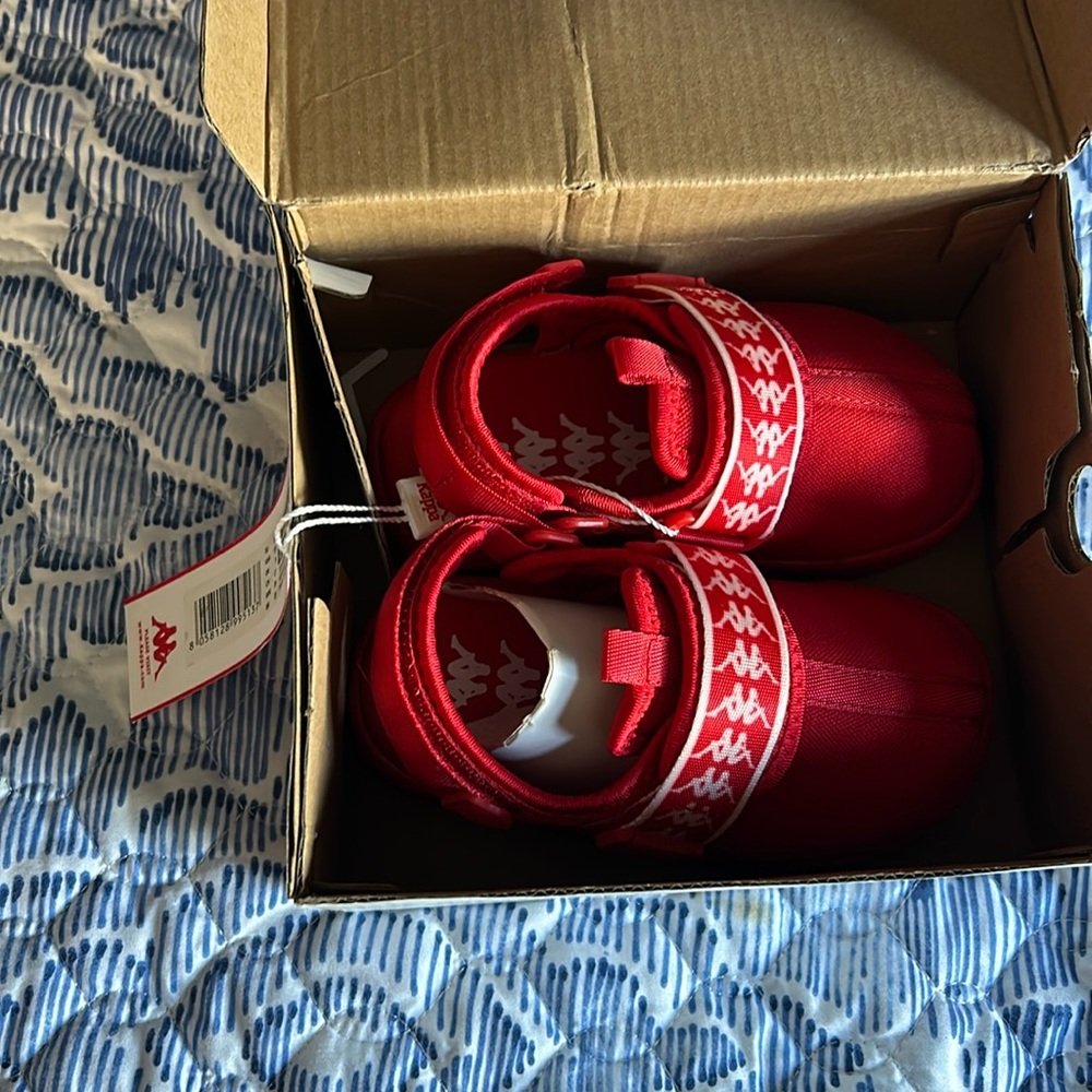 Kappa red slides size 10 children’s new